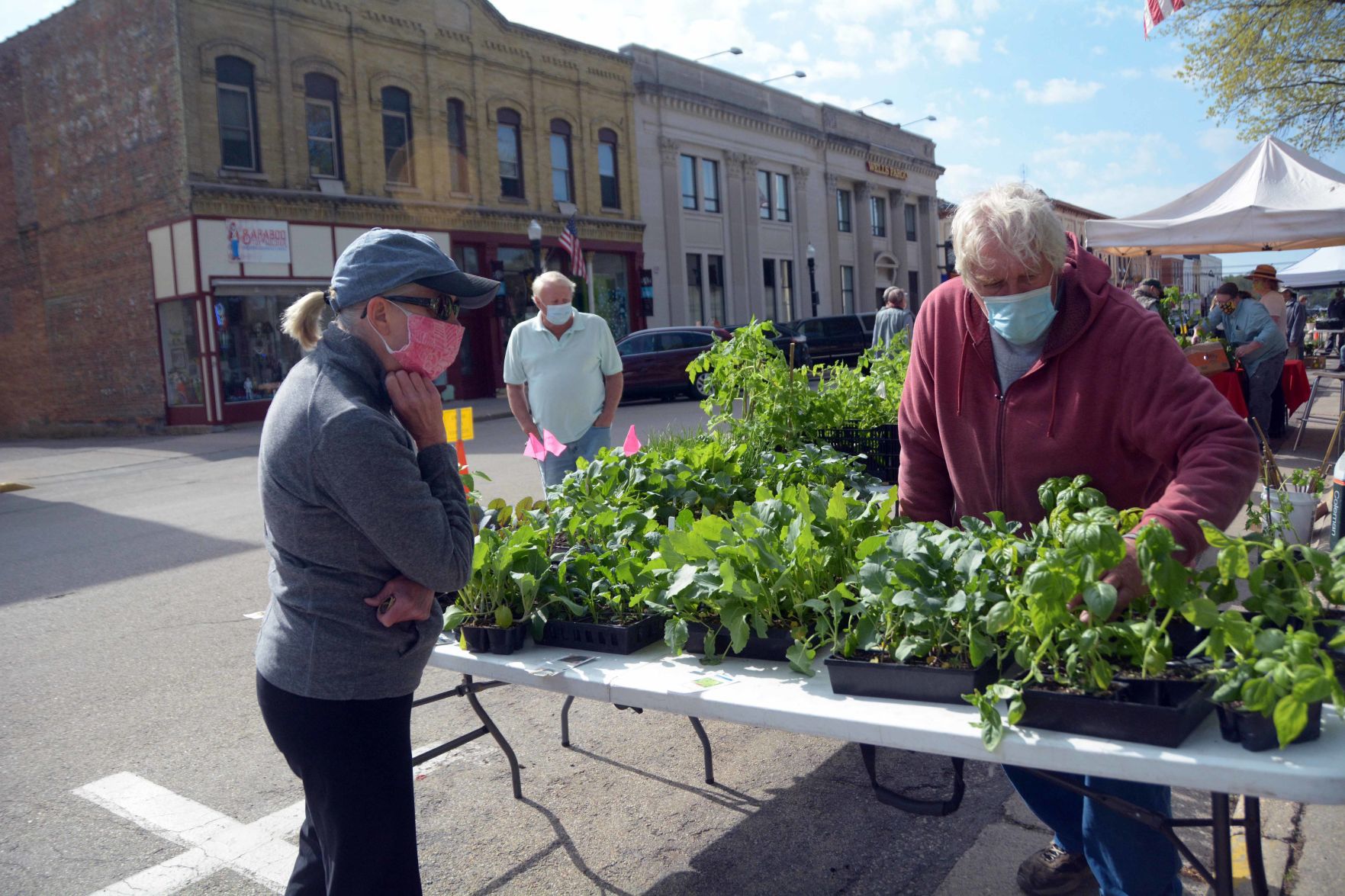 Baraboo Farmer's Market adjusts for safety during COVID-19 pandemic